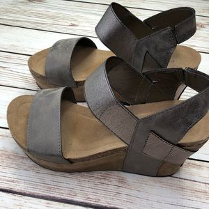 Pierre Dumas Chantal 2 Wedges Size 9